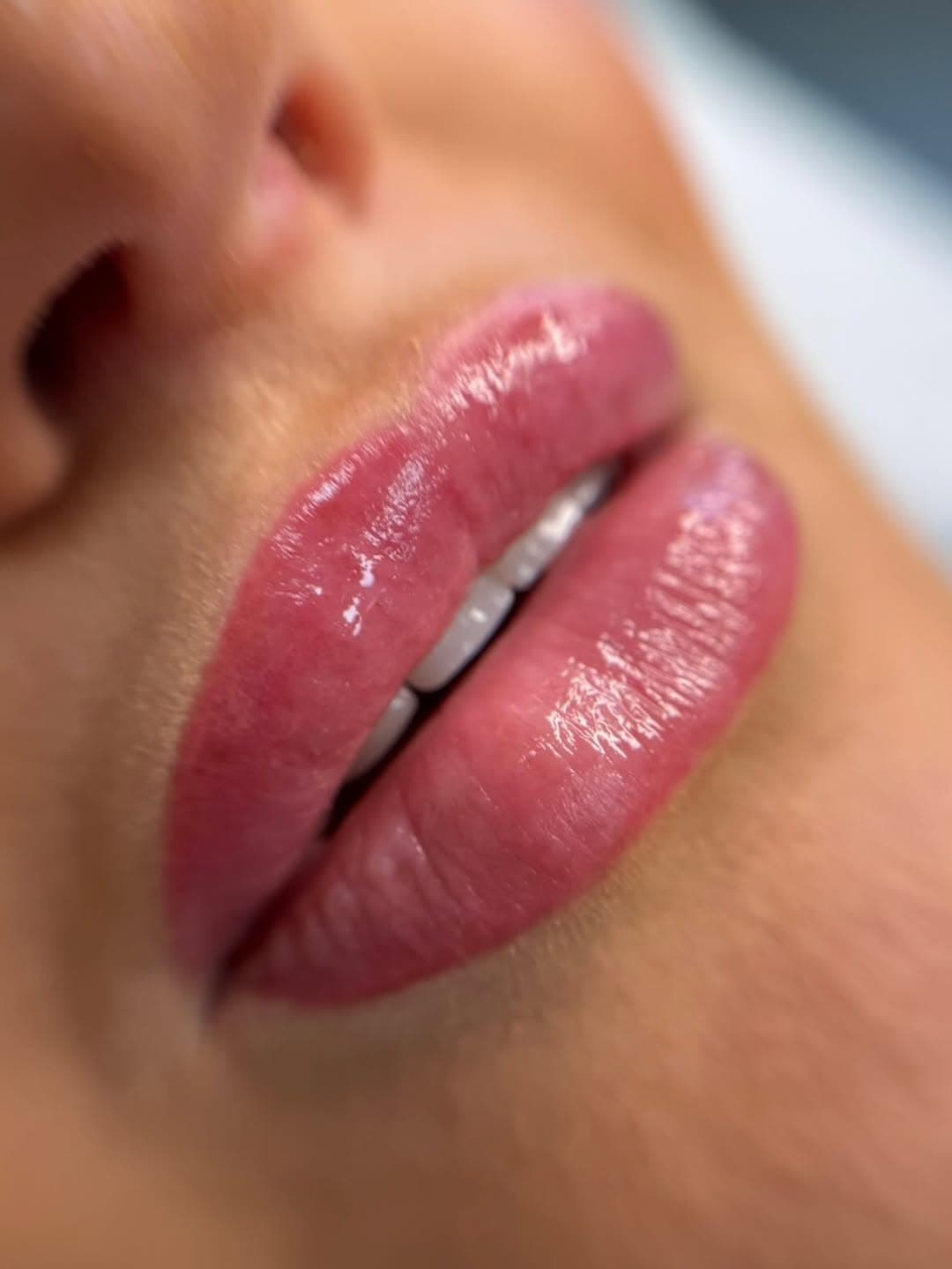 Makijaż permanentny brwi - efekt naturalny